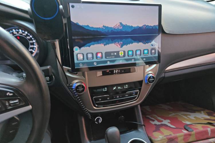 Used CHANGAN CS95 2017 2.0T Two-Wheel Drive Zhiyuan Edition Audio And AC Panel