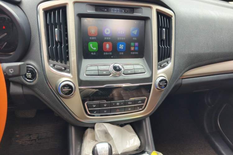 Used CHANGAN CS95 2017 2.0T Four-Wheel Drive ZhiZun Edition Audio And AC Panel