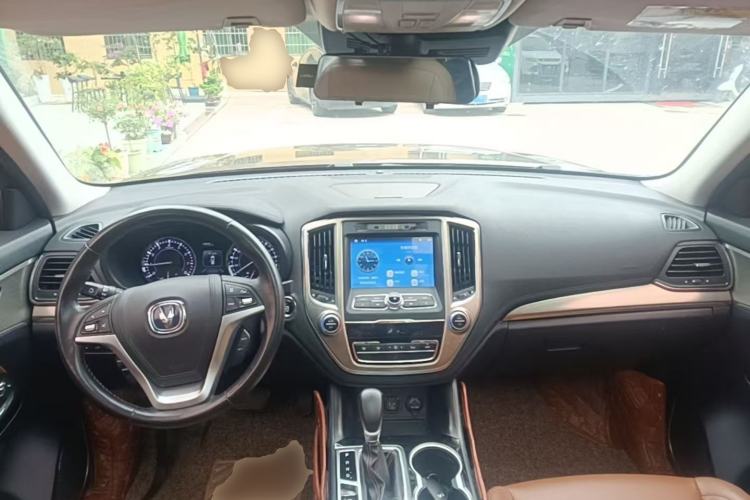Used CHANGAN CS95 2017 2.0T Four-Wheel Drive SmartDrive Edition Center Console