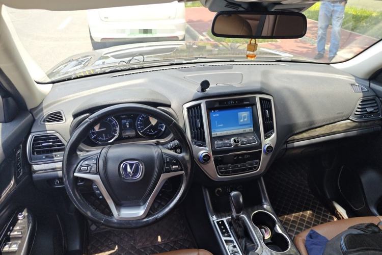 Used CHANGAN CS95 2017 2.0T Four-Wheel Drive ZhiZun Edition Center Console