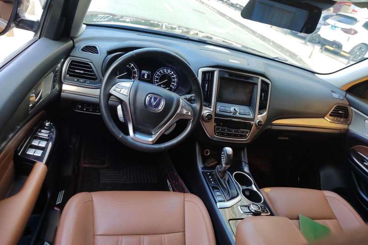 Used CHANGAN CS95 2017 2.0T Four-Wheel Drive ZhiZun Edition Center Console
