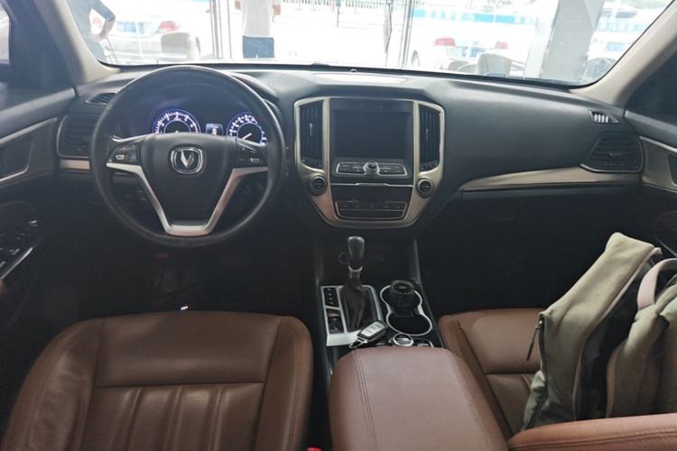 Used CHANGAN CS95 2017 2.0T Four-Wheel Drive SmartDrive Edition Center Console