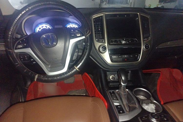 Used CHANGAN CS95 2017 2.0T Four-Wheel Drive SmartDrive Edition Center Console