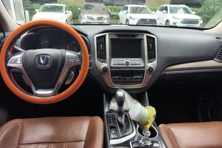 Used CHANGAN CS95 2017 2.0T Four-Wheel Drive ZhiZun Edition Center Console