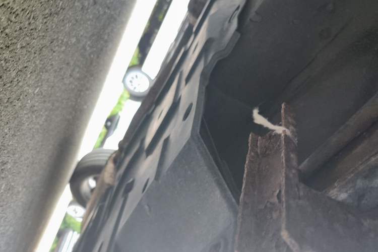 Used CHANGAN CS95 2017 2.0T Two-Wheel Drive Zhitu Edition Chassis Front Left