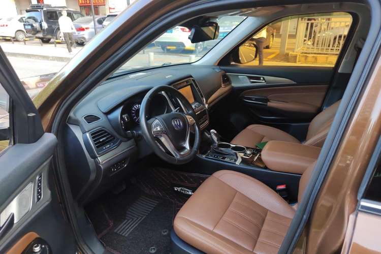 Used CHANGAN CS95 2017 2.0T Four-Wheel Drive ZhiZun Edition Driver Seat