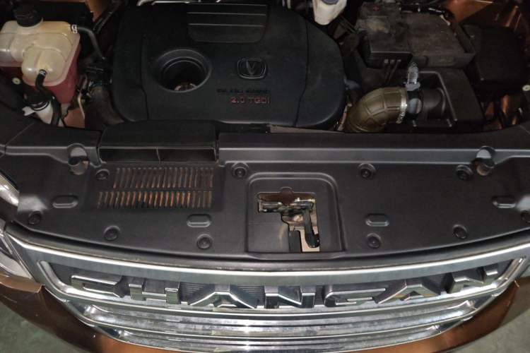 Used CHANGAN CS95 2017 2.0T Four-Wheel Drive SmartDrive Edition Engine Bay