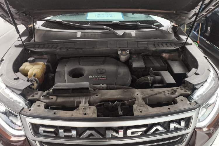Used CHANGAN CS95 2017 2.0T Two-Wheel Drive Zhiyuan Edition Engine Bay