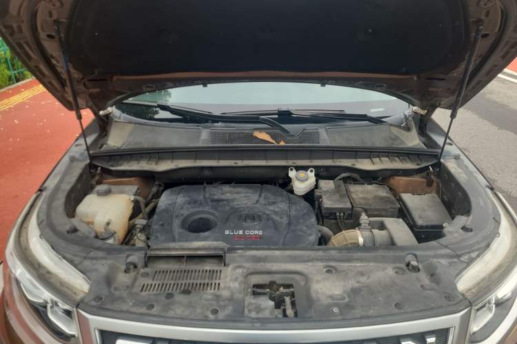 Used CHANGAN CS95 2017 2.0T Two-Wheel Drive Zhitu Edition Engine Bay