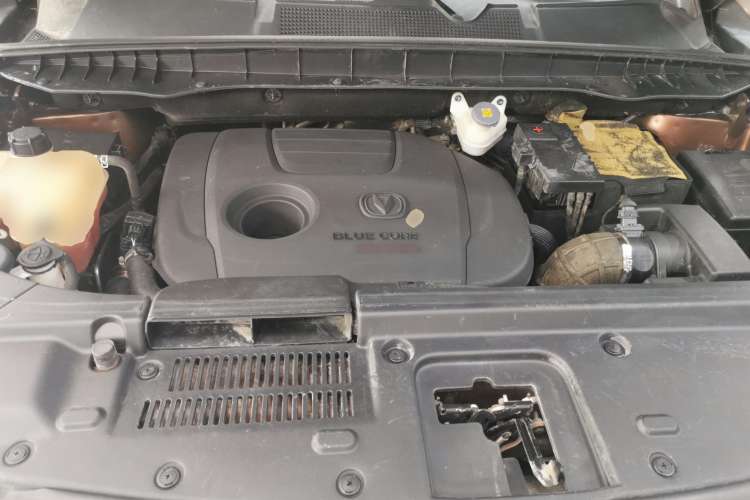 Used CHANGAN CS95 2017 2.0T Two-Wheel Drive Zhituo Edition Engine Bay