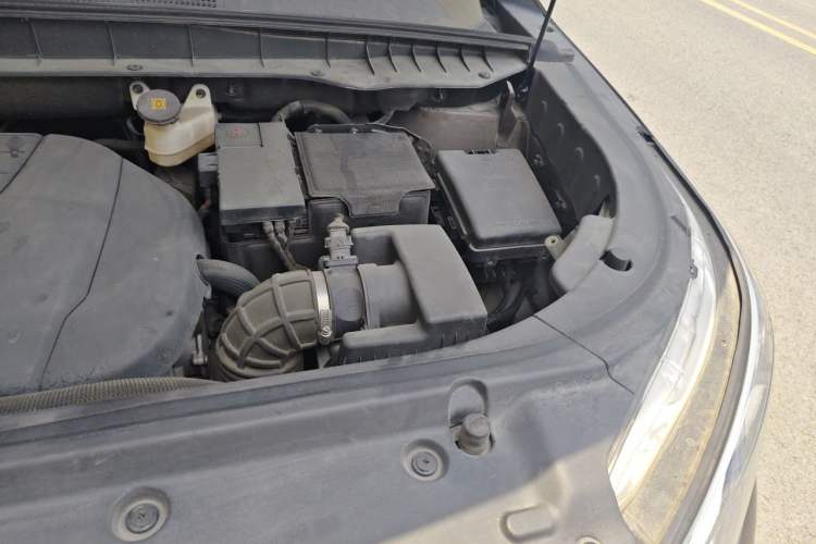 Used CHANGAN CS95 2017 2.0T Four-Wheel Drive ZhiZun Edition Engine Bay Left