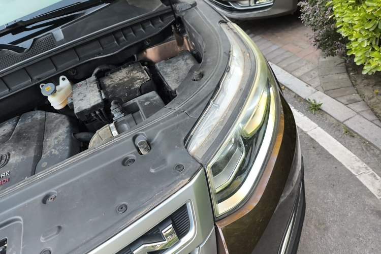 Used CHANGAN CS95 2017 2.0T Two-Wheel Drive Zhitu Edition Engine Bay Left