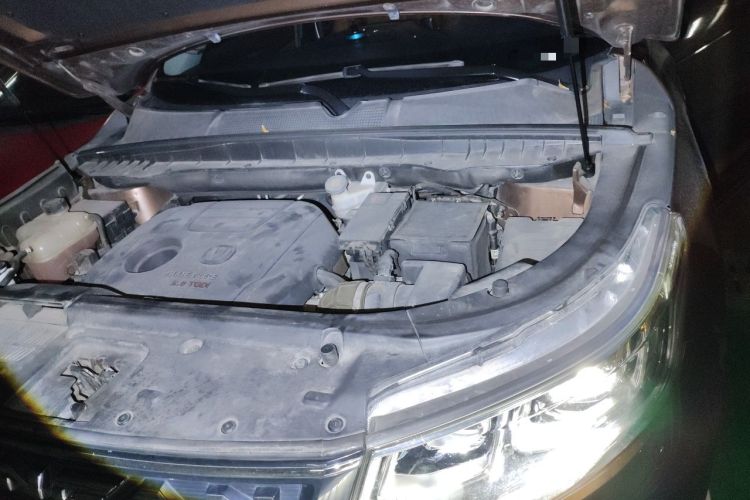 Used CHANGAN CS95 2017 2.0T Two-Wheel Drive Zhituo Edition Engine Bay Left