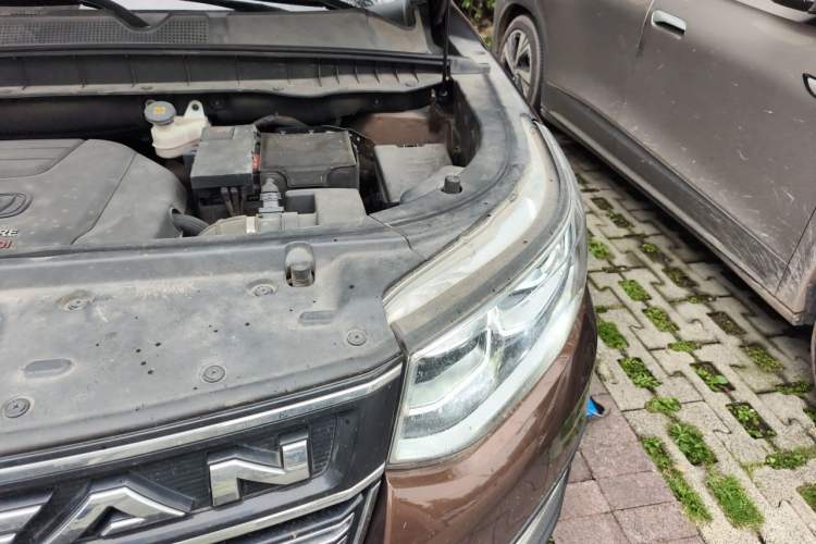 Used CHANGAN CS95 2017 2.0T Four-Wheel Drive ZhiZun Edition Engine Bay Left