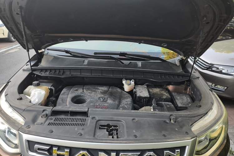 Used CHANGAN CS95 2017 2.0T Two-Wheel Drive Zhitu Edition Engine Bay