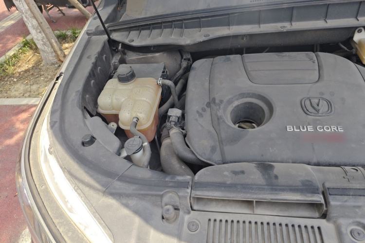 Used CHANGAN CS95 2017 2.0T Four-Wheel Drive ZhiZun Edition Engine Bay Right