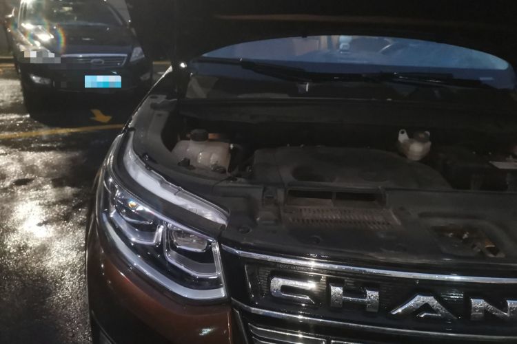 Used CHANGAN CS95 2017 2.0T Four-Wheel Drive ZhiZun Edition Engine Bay Right