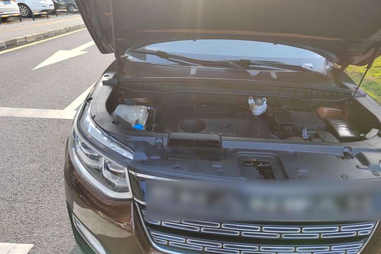 Used CHANGAN CS95 2017 2.0T Four-Wheel Drive ZhiZun Edition Engine Bay Right