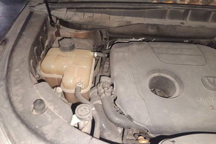 Used CHANGAN CS95 2017 2.0T Four-Wheel Drive SmartDrive Edition Engine Bay Right