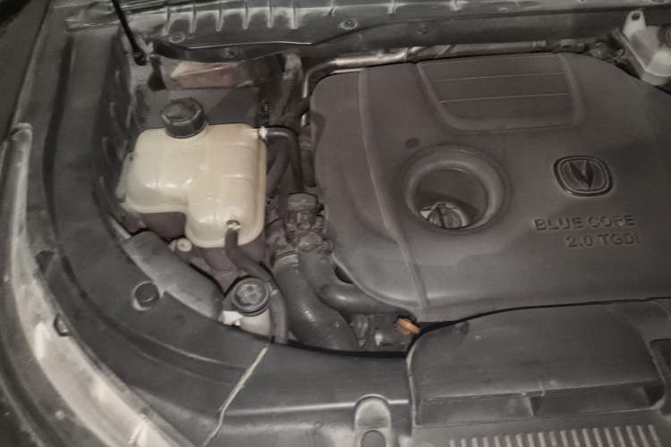 Used CHANGAN CS95 2017 2.0T Four-Wheel Drive SmartDrive Edition Engine Bay Right