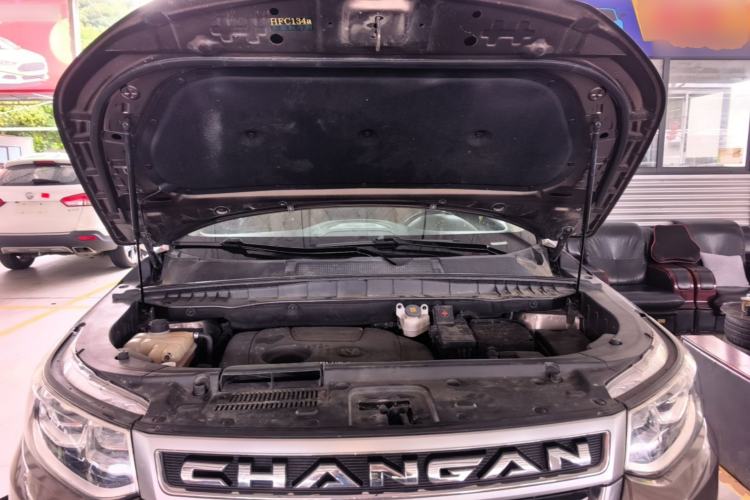 Used CHANGAN CS95 2017 2.0T Two-Wheel Drive Zhiyuan Edition Engine Bay
