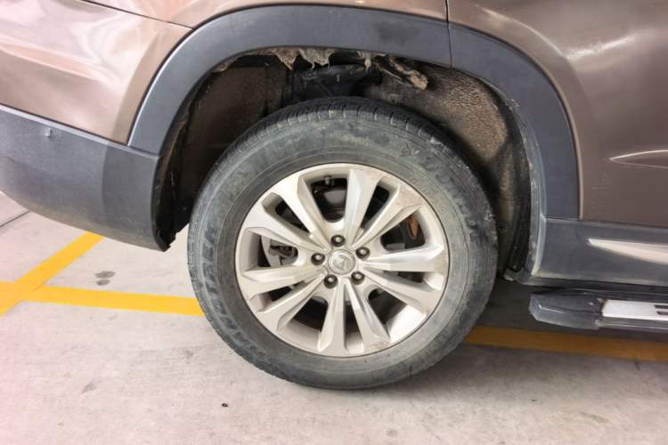 Used CHANGAN CS95 2017 2.0T Two-Wheel Drive Zhiyuan Edition Exterior 2