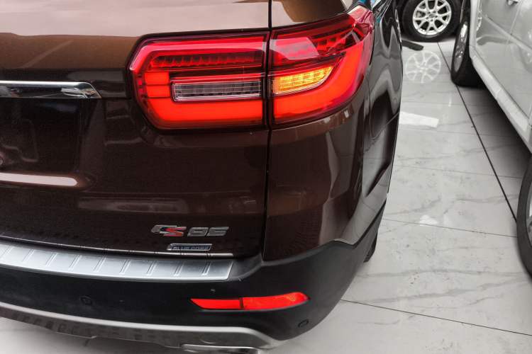 Used CHANGAN CS95 2017 2.0T Two-Wheel Drive Zhiyuan Edition Exterior 6
