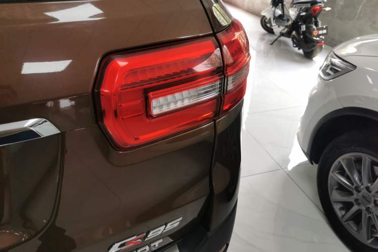 Used CHANGAN CS95 2017 2.0T Two-Wheel Drive Zhituo Edition Exterior 6