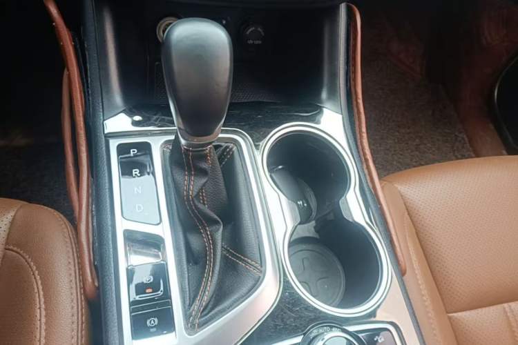 Used CHANGAN CS95 2017 2.0T Four-Wheel Drive SmartDrive Edition Gear Lever