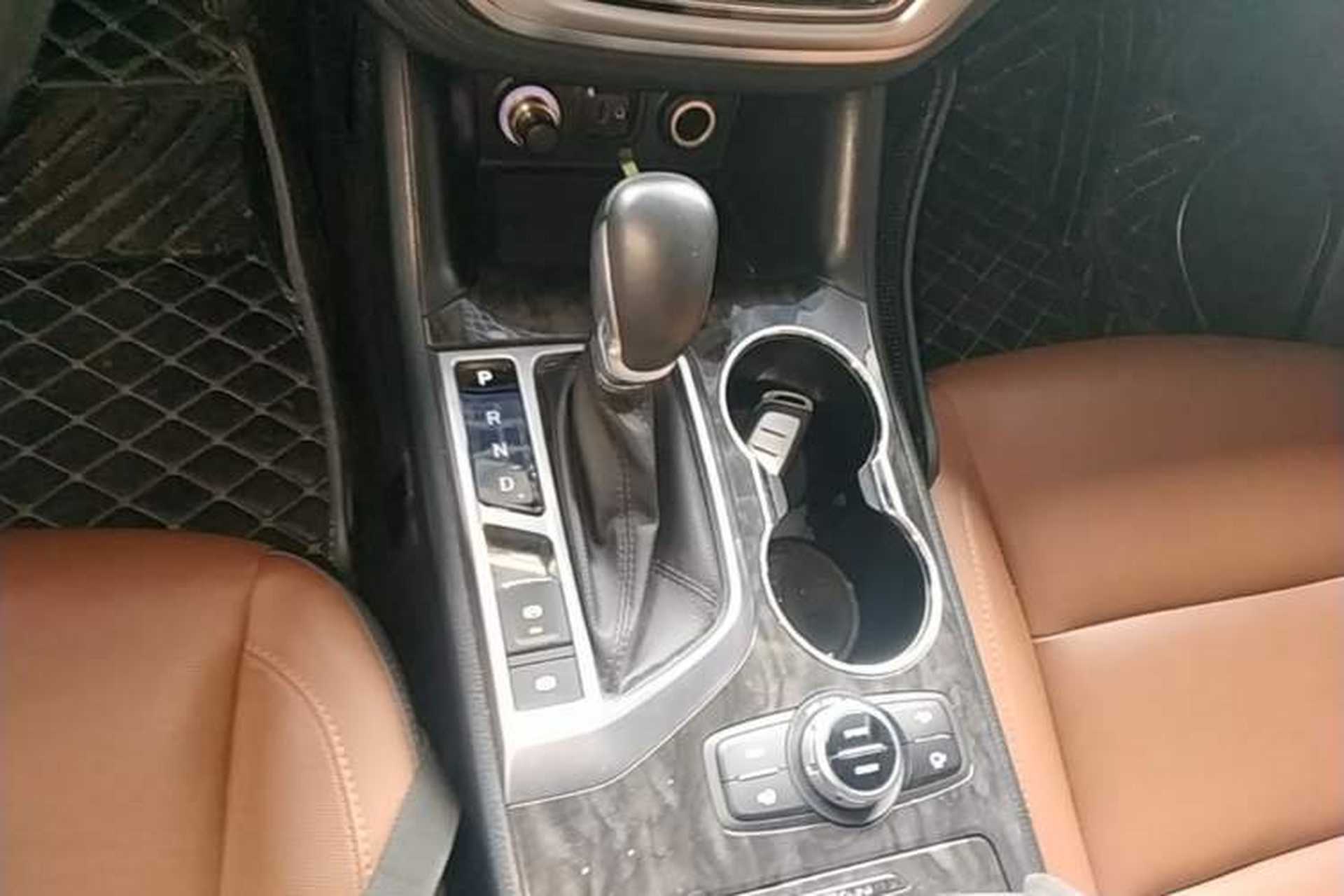 Used CHANGAN CS95 2017 2.0T Four-Wheel Drive ZhiZun Edition Gear Lever