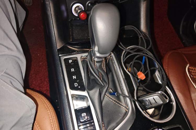 Used CHANGAN CS95 2017 2.0T Four-Wheel Drive SmartDrive Edition Gear Lever