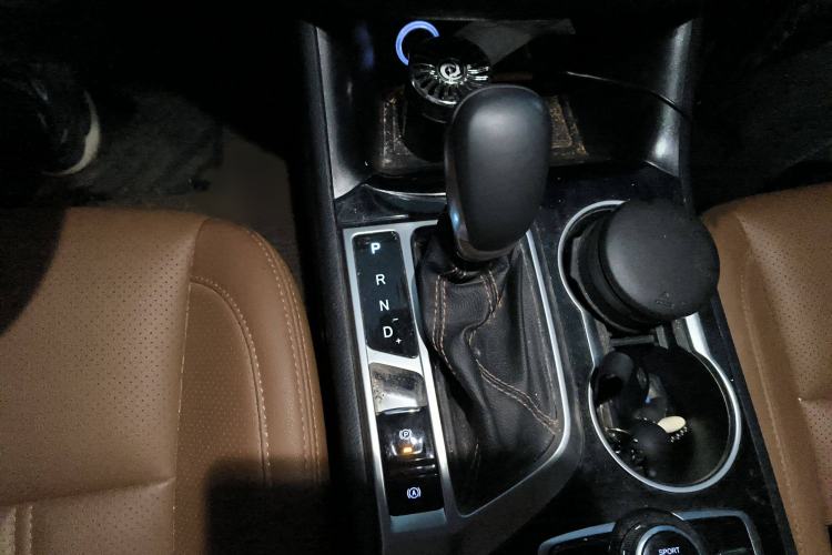 Used CHANGAN CS95 2017 2.0T Two-Wheel Drive Zhitu Edition Gear Lever