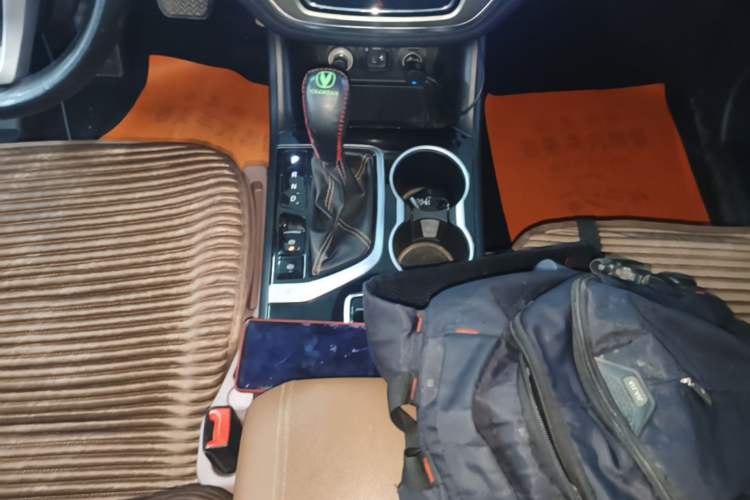 Used CHANGAN CS95 2017 2.0T Two-Wheel Drive Zhituo Edition Gear Lever