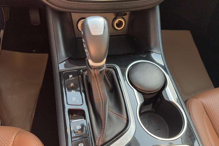 Used CHANGAN CS95 2017 2.0T Two-Wheel Drive Zhitu Edition Gear Lever