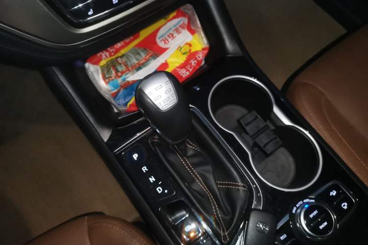 Used CHANGAN CS95 2017 2.0T Four-Wheel Drive ZhiZun Edition Gear Lever