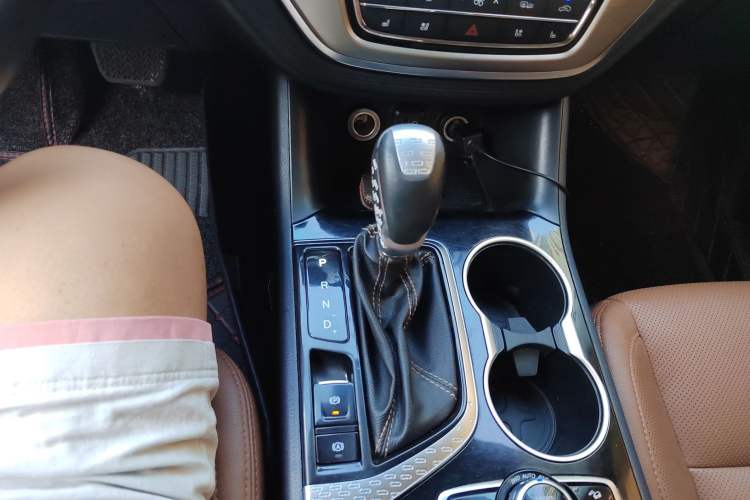 Used CHANGAN CS95 2017 2.0T Four-Wheel Drive ZhiZun Edition Gear Lever