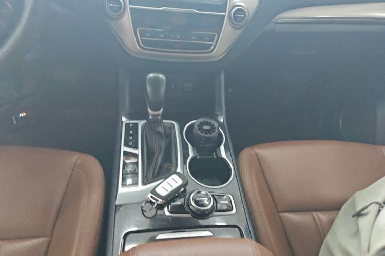 Used CHANGAN CS95 2017 2.0T Four-Wheel Drive SmartDrive Edition Gear Lever