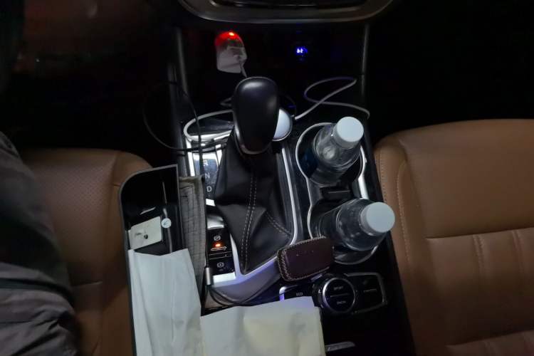 Used CHANGAN CS95 2017 2.0T Two-Wheel Drive Zhitu Edition Gear Lever