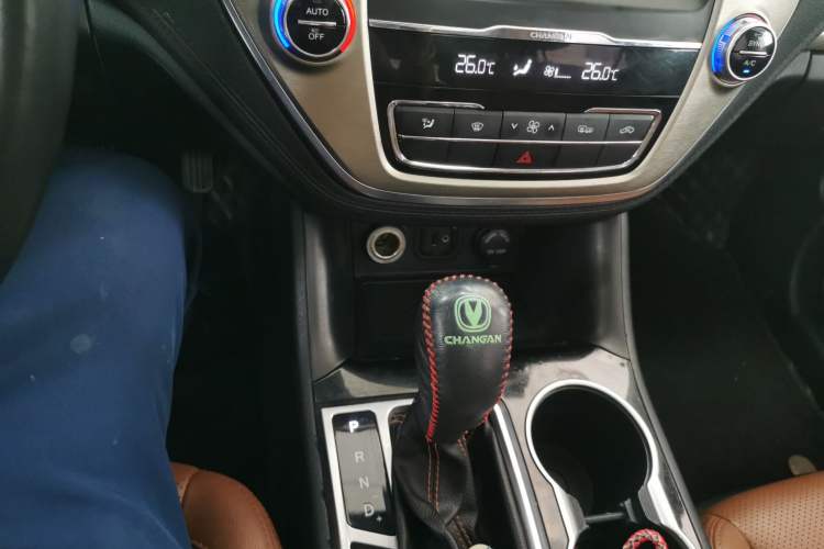 Used CHANGAN CS95 2017 2.0T Two-Wheel Drive Zhituo Edition Gear Lever