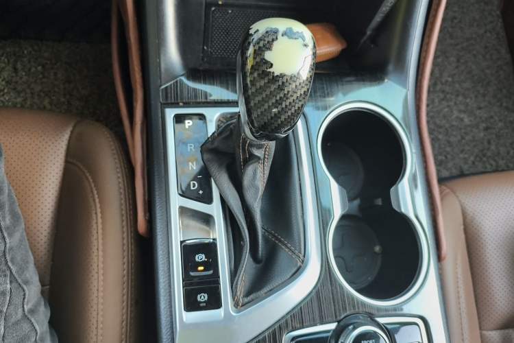 Used CHANGAN CS95 2017 2.0T Two-Wheel Drive Zhitu Edition Gear Lever
