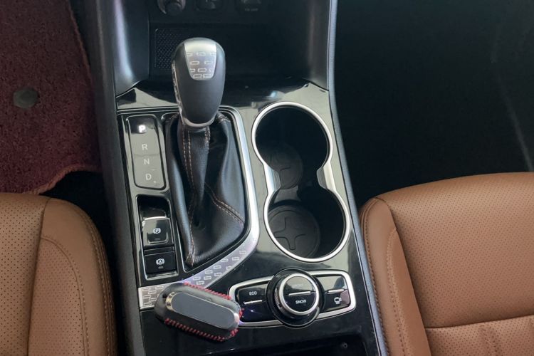Used CHANGAN CS95 2017 2.0T Two-Wheel Drive Zhituo Edition Gear Lever