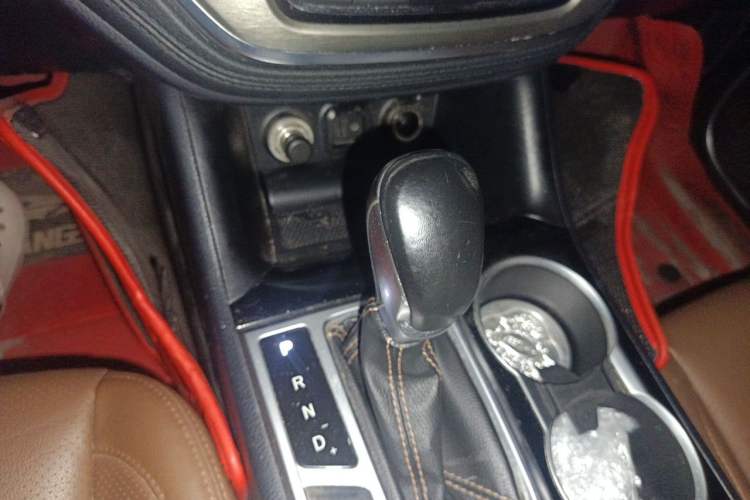 Used CHANGAN CS95 2017 2.0T Four-Wheel Drive SmartDrive Edition Gear Lever