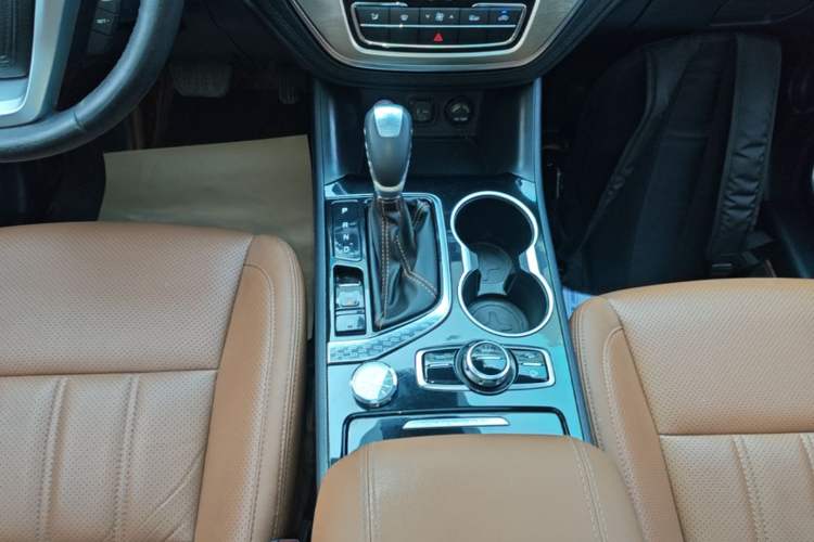 Used CHANGAN CS95 2017 2.0T Four-Wheel Drive SmartDrive Edition Gear Lever