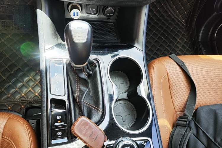 Used CHANGAN CS95 2017 2.0T Four-Wheel Drive ZhiZun Edition Gear Lever