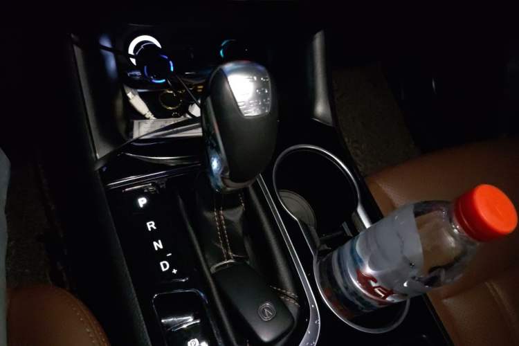 Used CHANGAN CS95 2017 2.0T Two-Wheel Drive Zhituo Edition Gear Lever