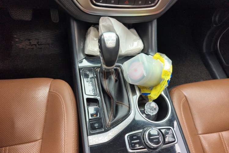 Used CHANGAN CS95 2017 2.0T Four-Wheel Drive ZhiZun Edition Gear Lever