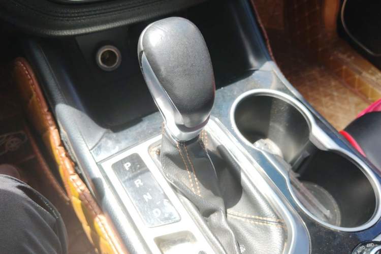 Used CHANGAN CS95 2017 2.0T Four-Wheel Drive SmartDrive Edition Gear Lever