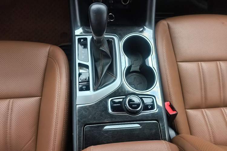 Used CHANGAN CS95 2017 2.0T Four-Wheel Drive SmartDrive Edition Gear Lever