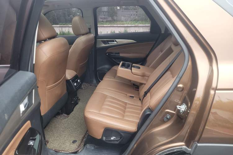Used CHANGAN CS95 2017 2.0T Two-Wheel Drive Zhitu Edition Interior 1