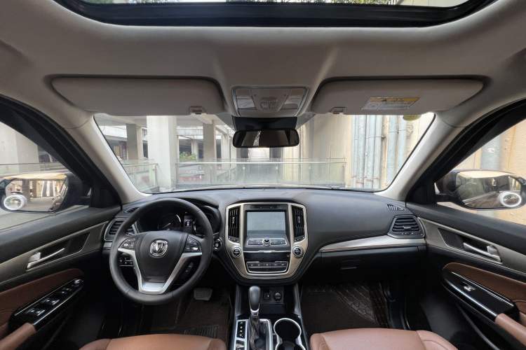 Used CHANGAN CS95 2017 2.0T Two-Wheel Drive Zhitu Edition Interior 1